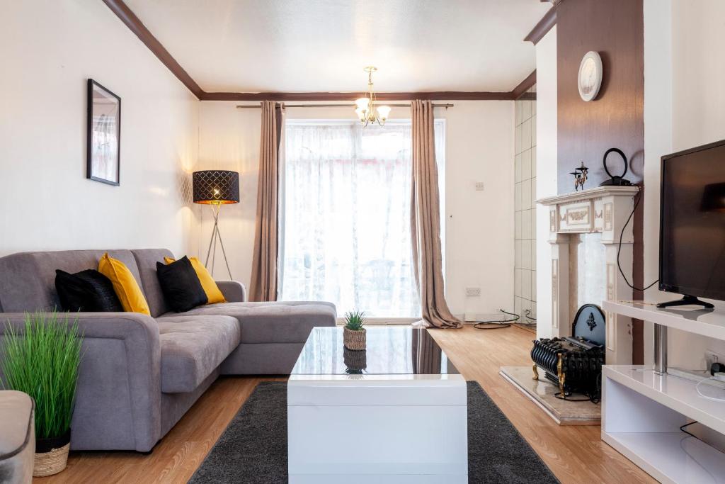 Gallery image of Stunning 3 Bed House with Private Garden, Woolwich in London