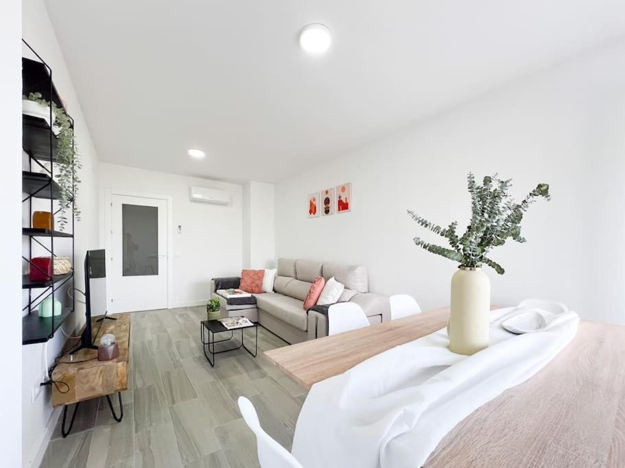 Μια τηλεόραση ή/και κέντρο ψυχαγωγίας στο Apartamentos Gredos 102