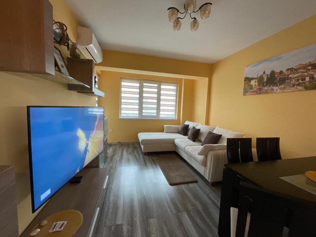TV a/nebo společenská místnost v ubytování Nataly Homes