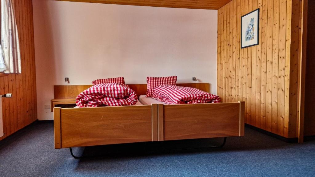 Postel nebo postele na pokoji v ubytování Gasthaus Rössli