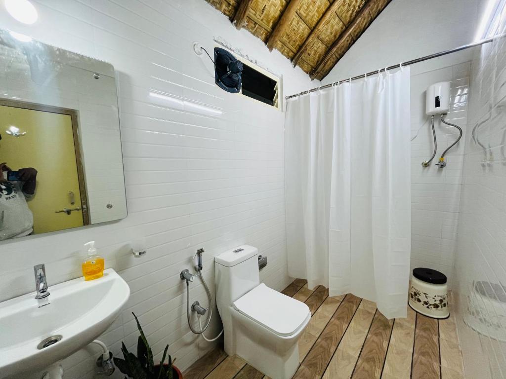 Koupelna v ubytování THE BOHO CHALET