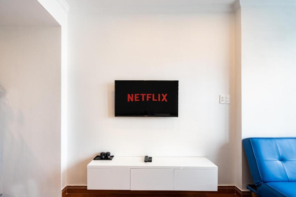 TV a/nebo společenská místnost v ubytování Goby home in Rivergate Luxury Apartment - near Ben Thanh market