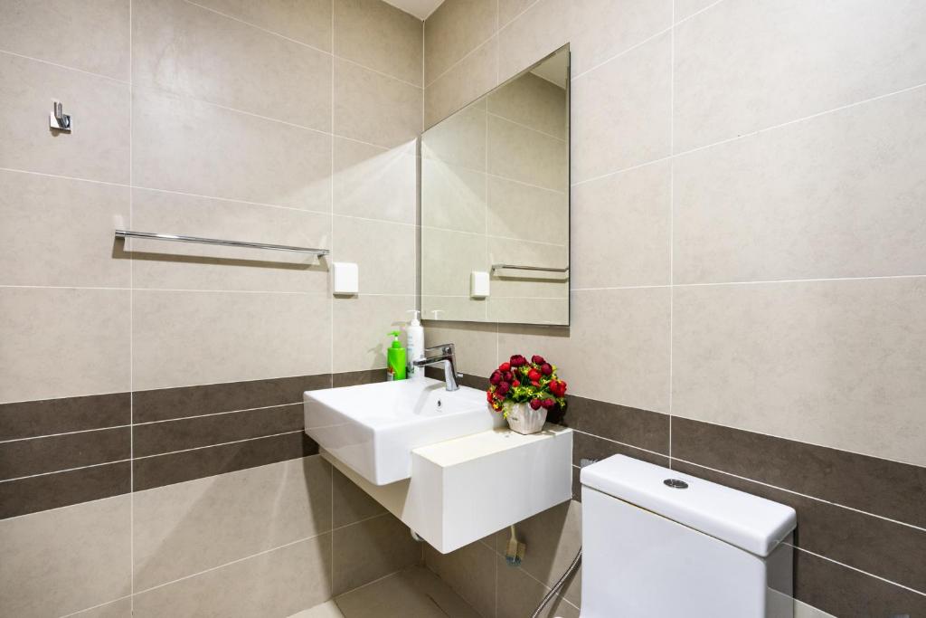 Koupelna v ubytování Goby home in Rivergate Luxury Apartment - near Ben Thanh market