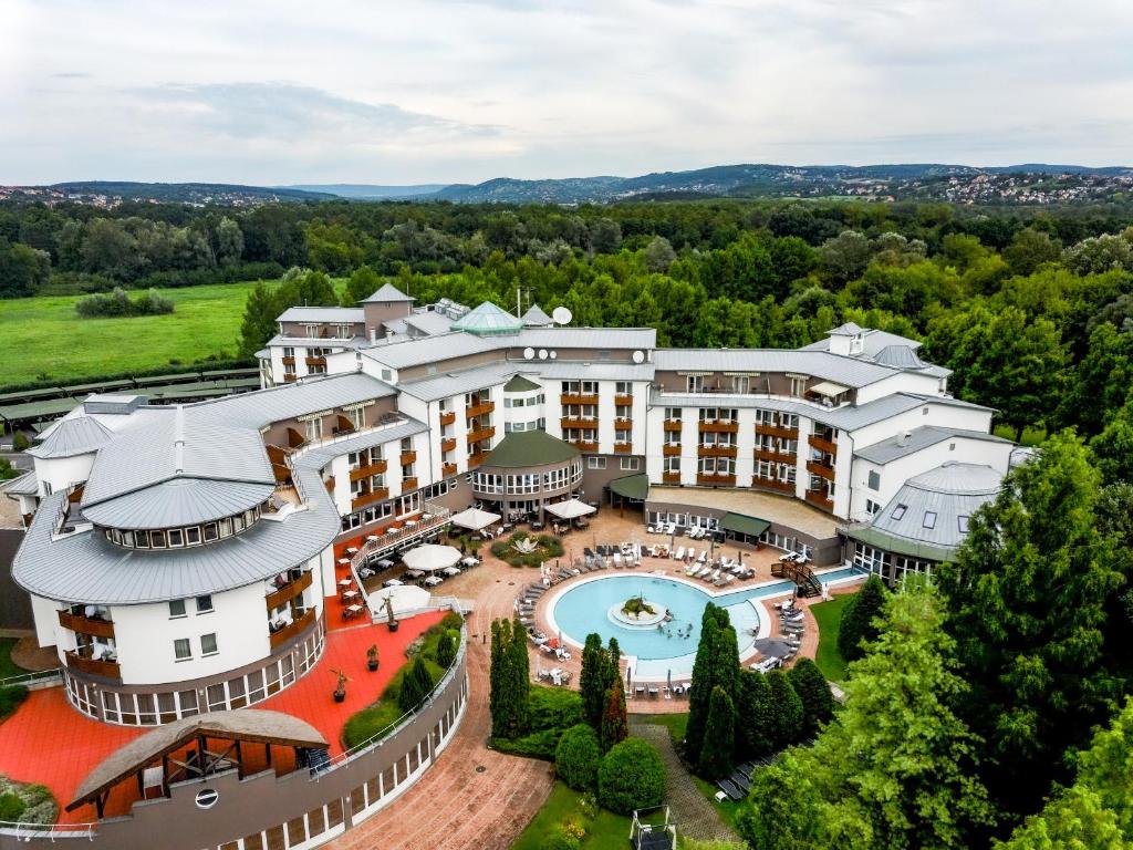 an aerial view of a resort building with a pool at Lotus Therme Hotel & Spa in Hévíz