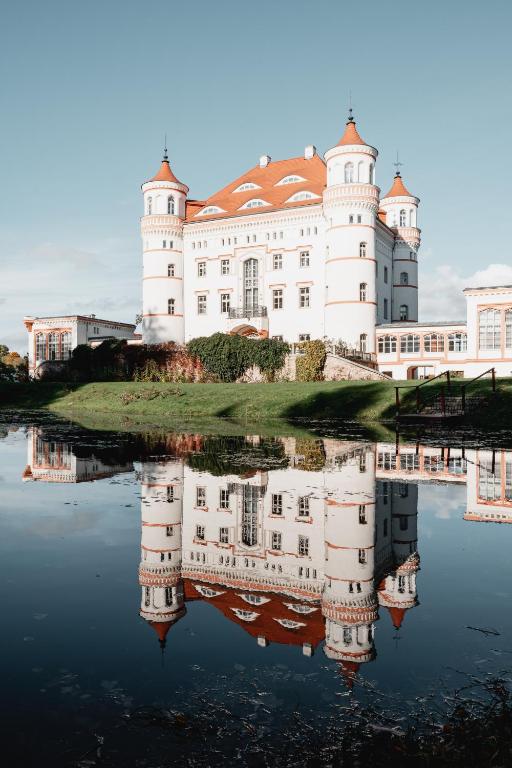 Výhled na řeku, která protéká v blízkosti rezortu