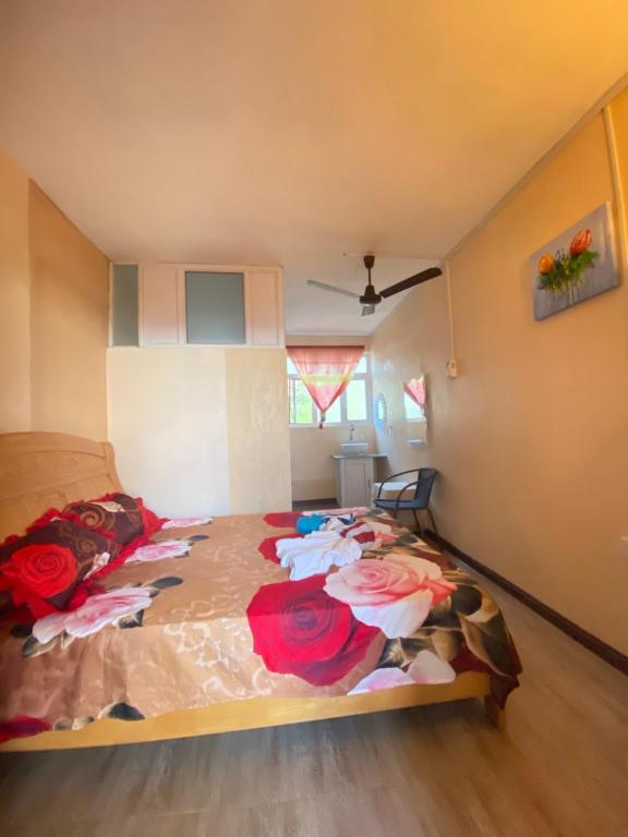 Postel nebo postele na pokoji v ubytování La Rosedepine chez Mariani chez l'habitant