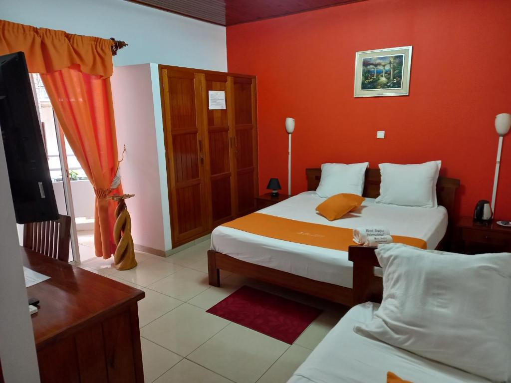 Ένα ή περισσότερα κρεβάτια σε δωμάτιο στο Hôtel Saïfee International