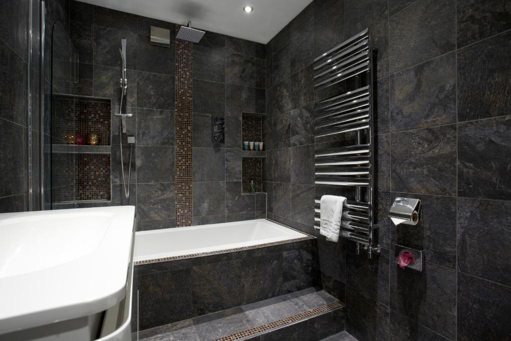 Courtyard Mews - 2 large en suite bedrooms, Garden - Harrogate Holiday Apartments 2