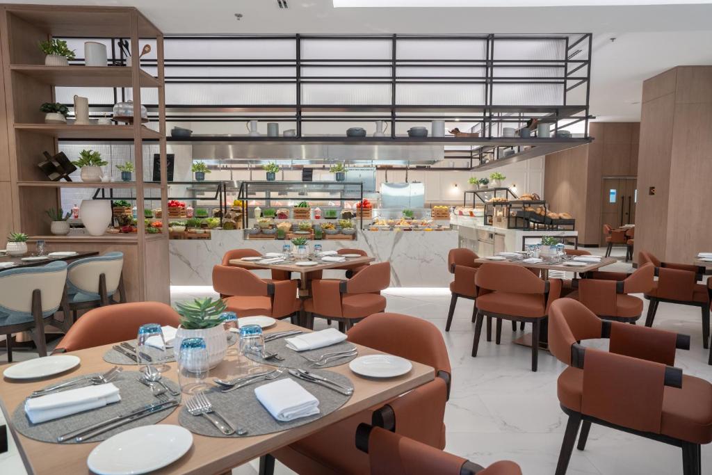 Restaurace v ubytování Amwaj Rotana, Jumeirah Beach - Dubai