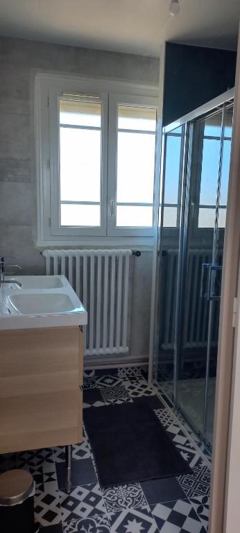 Postel nebo postele na pokoji v ubytování Superbe Gîte bord de mer avec jacuzzi 6 personnes