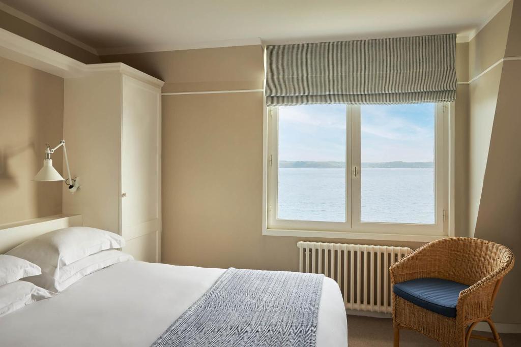 Postel nebo postele na pokoji v ubytování Le Grand Hotel des Bains & Spa - Bretagne