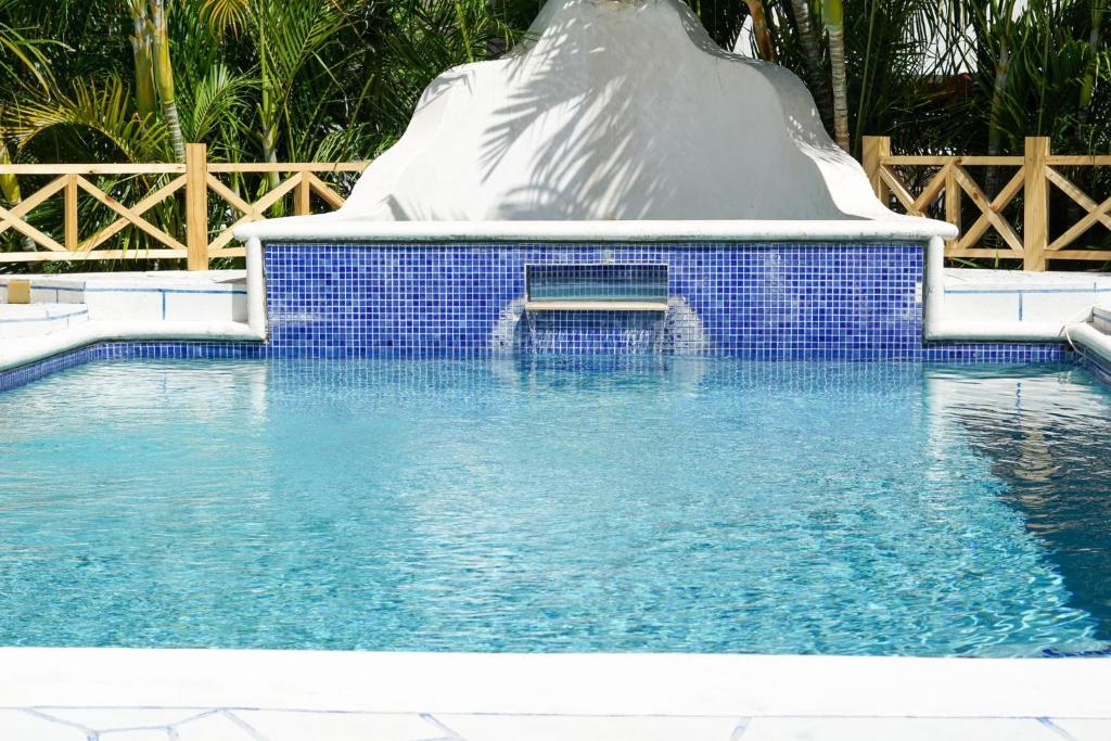 The swimming pool at or close to Green Door Oasis