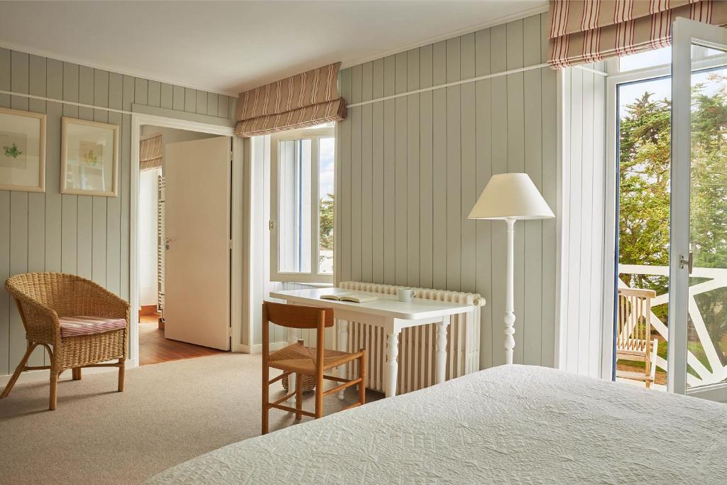 Postel nebo postele na pokoji v ubytování Le Grand Hotel des Bains & Spa - Bretagne