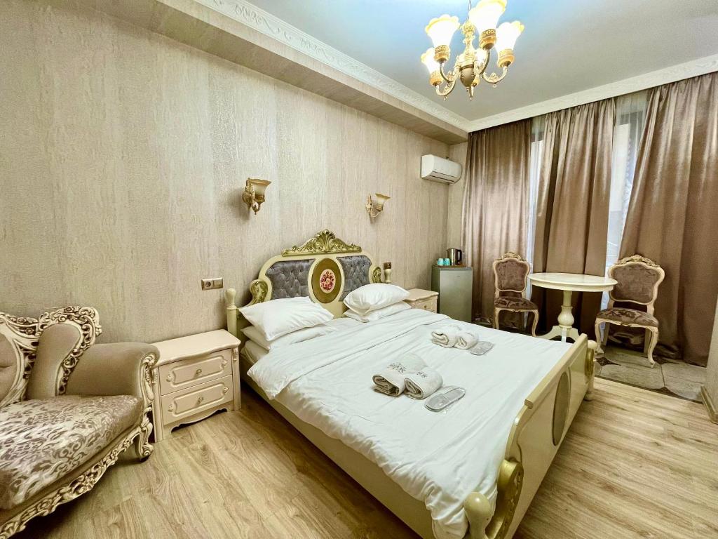 Postel nebo postele na pokoji v ubytování 34 Silver Rooms