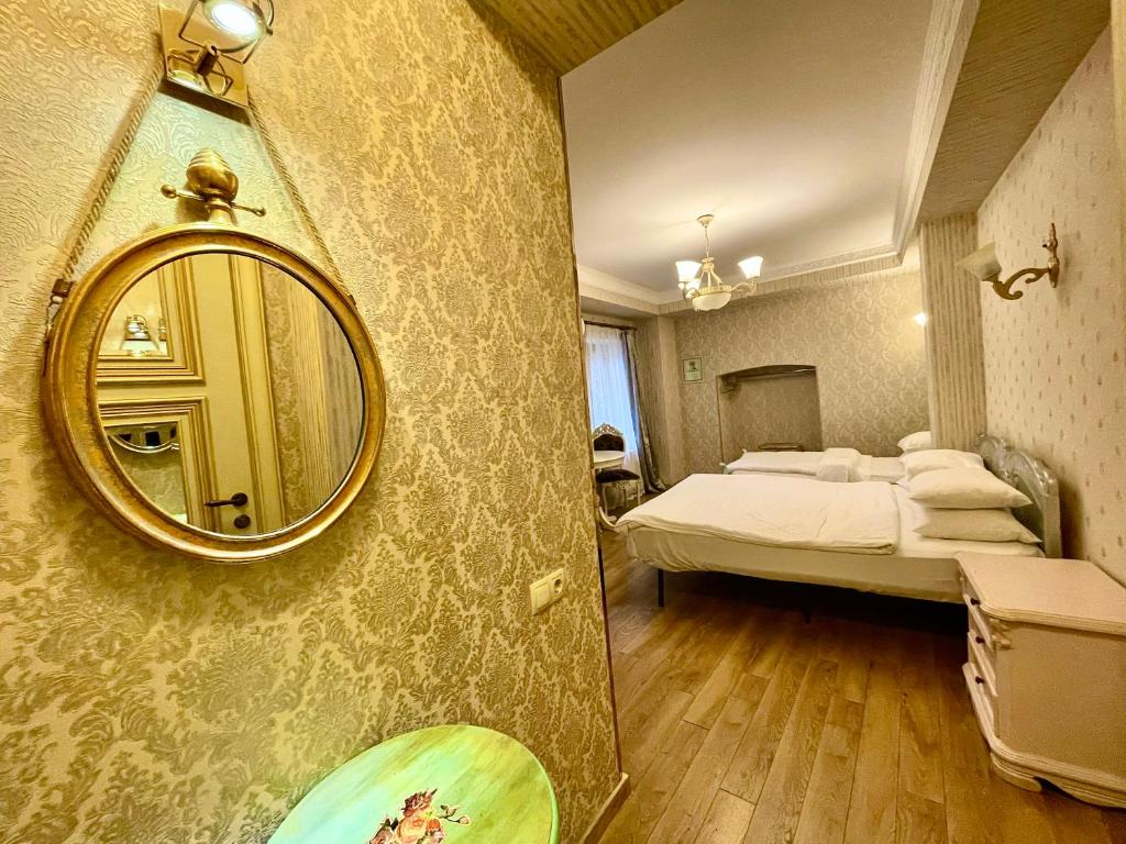 Postel nebo postele na pokoji v ubytování 34 Silver Rooms