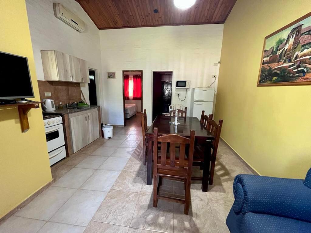 Kuchyň nebo kuchyňský kout v ubytování Cabañas El Chogüí