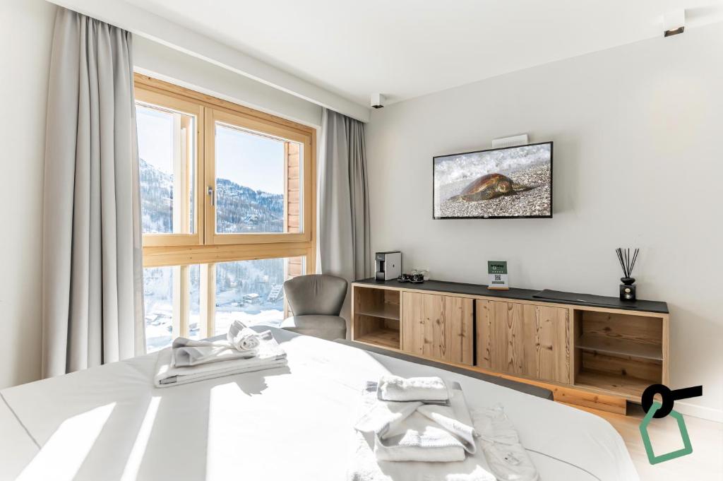 TV a/nebo společenská místnost v ubytování HOTIDAY Room Collection - Cervinia