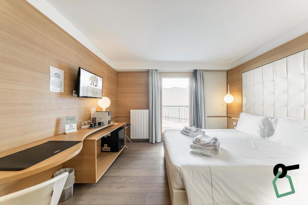 Postel nebo postele na pokoji v ubytování HOTIDAY Room Collection - Cervinia