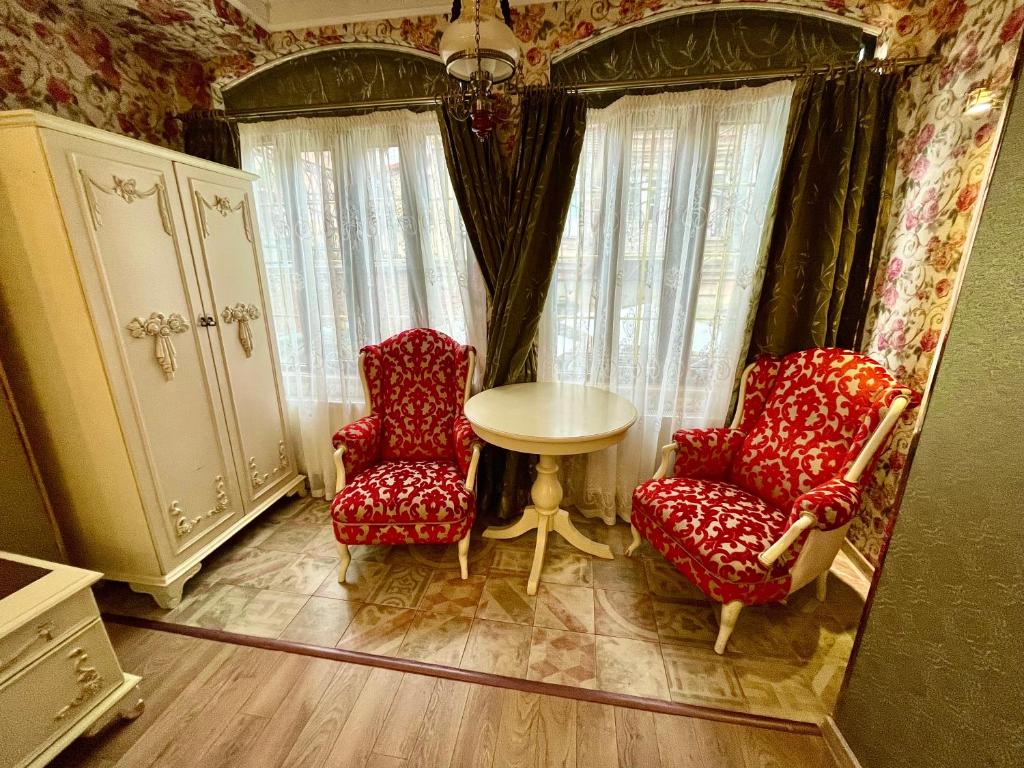 Posezení v ubytování 34 Silver Rooms