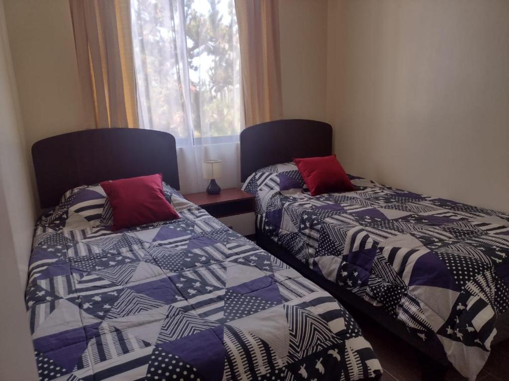 Ένα ή περισσότερα κρεβάτια σε δωμάτιο στο Arriendo diario Puertas del Mar, La Serena