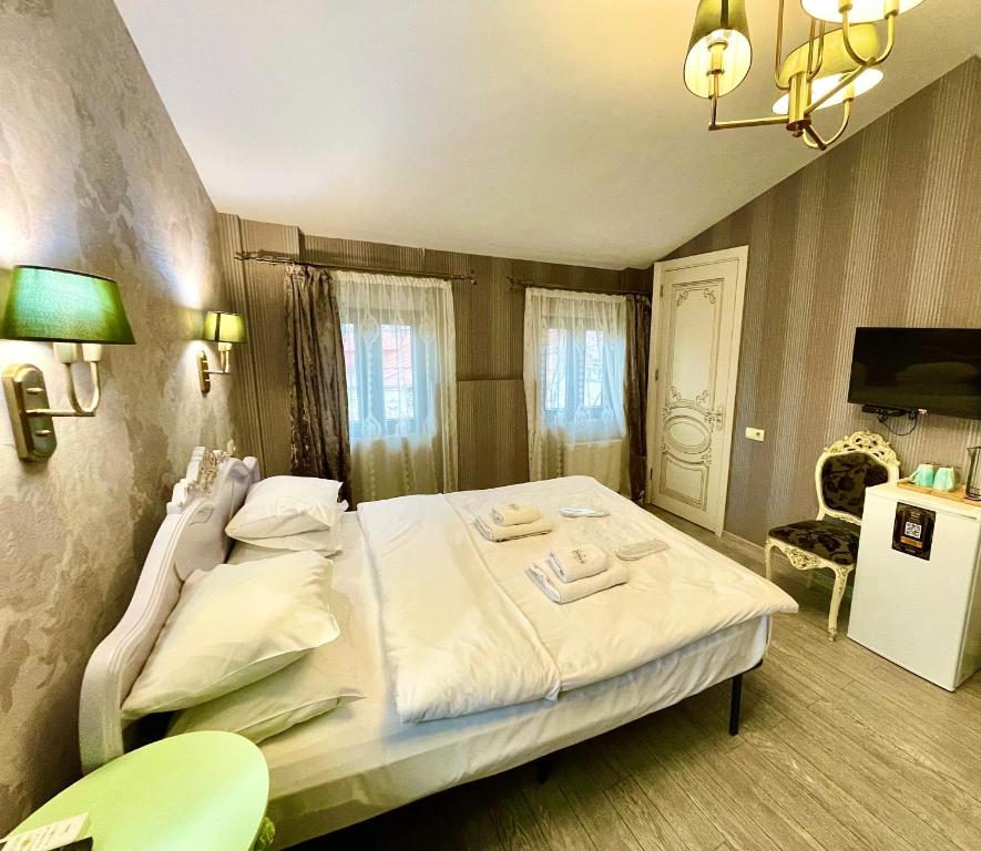 Postel nebo postele na pokoji v ubytování 34 Silver Rooms