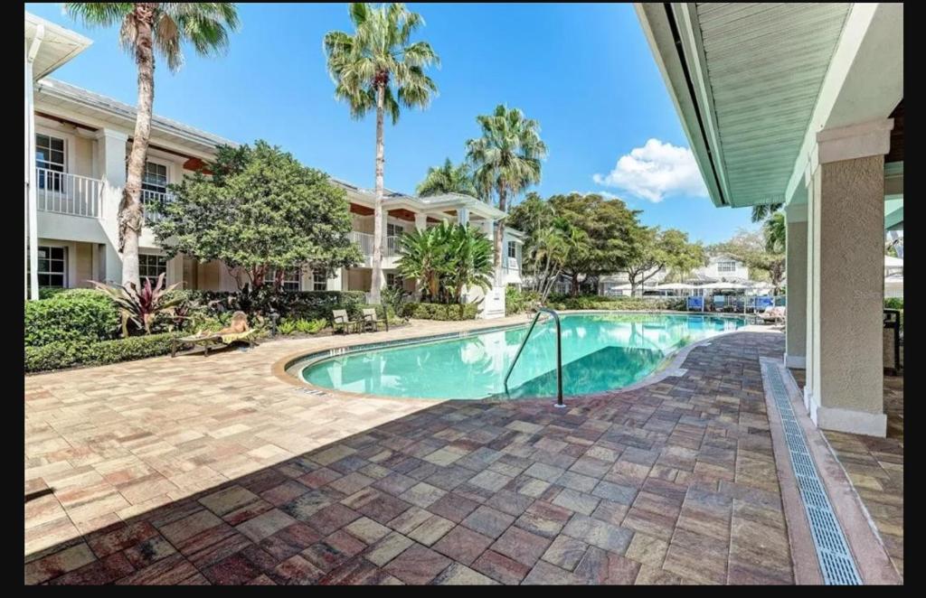 Πισίνα στο ή κοντά στο 1 Bed 1 Bath at IMG near Beach