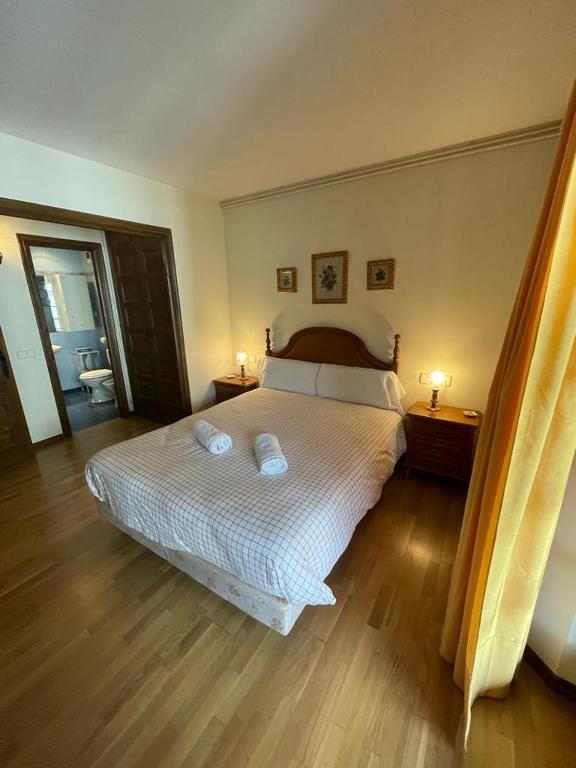 Postel nebo postele na pokoji v ubytování Bonito apartamento Incles by Renttarter