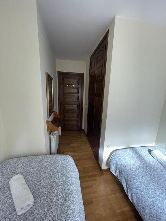 Postel nebo postele na pokoji v ubytování Bonito apartamento Incles by Renttarter