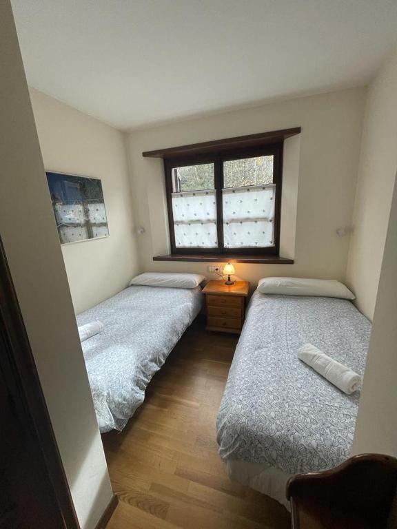 Postel nebo postele na pokoji v ubytování Bonito apartamento Incles by Renttarter