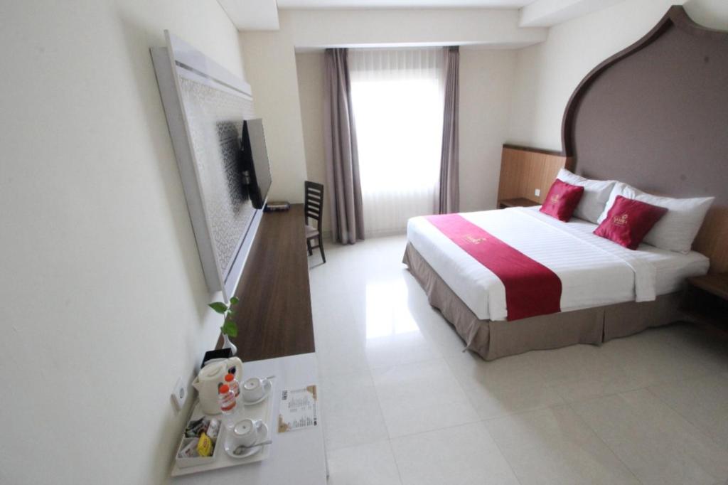 Namira Syariah Hotel Surabaya - Deluxe Double Or Twin Room With City View
