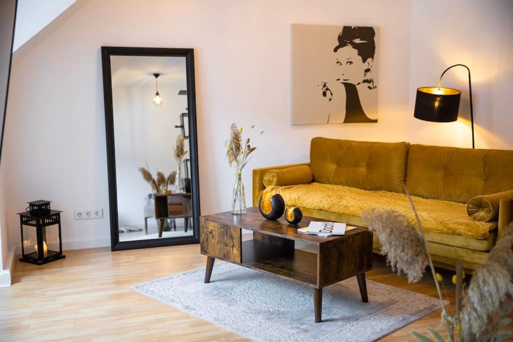 a living room with a couch and a coffee table at Ruhig und Zentral. Einzigartig im Südviertel in Essen