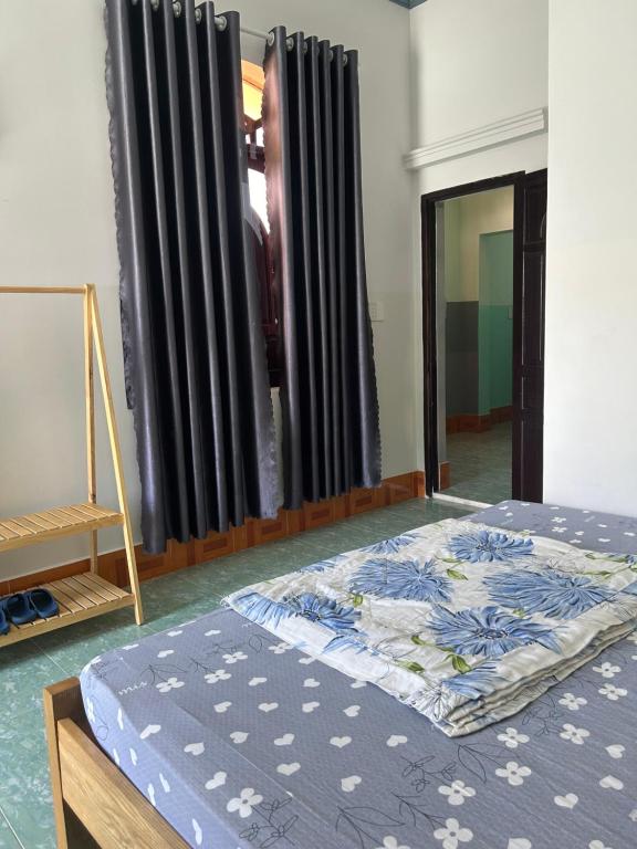 Postel nebo postele na pokoji v ubytování Hotel Minh Vy
