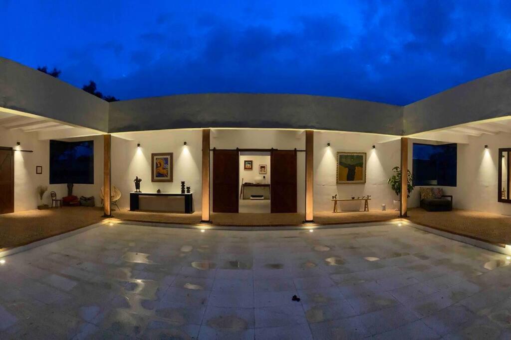 an empty courtyard of a house at night at Increíble Rancho en Huamantla in Huamantla