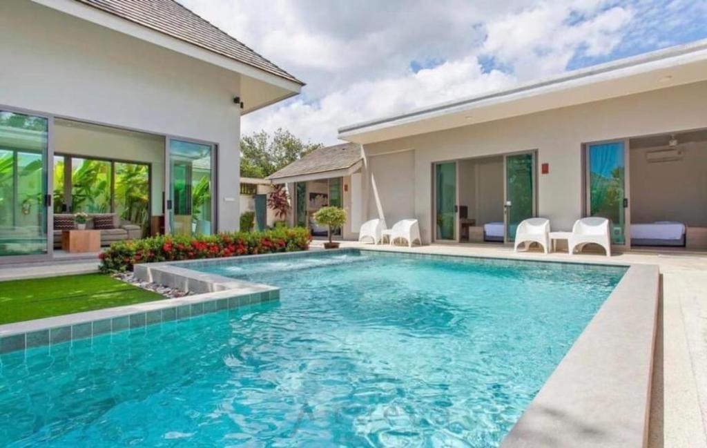 בריכת השחייה שנמצאת ב-Areeca Private pool villas או באזור