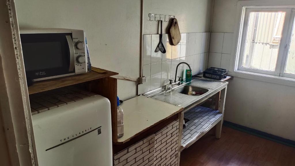 Köök või kööginurk majutusasutuses HOSTAL VALDIVIA