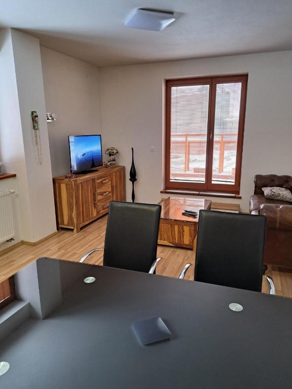 TV a/nebo společenská místnost v ubytování Apartament in the center of Poprad-free parking