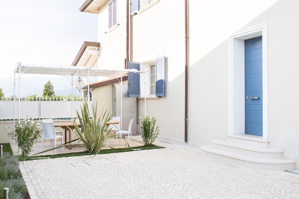 A balcony or terrace at Home by Massi