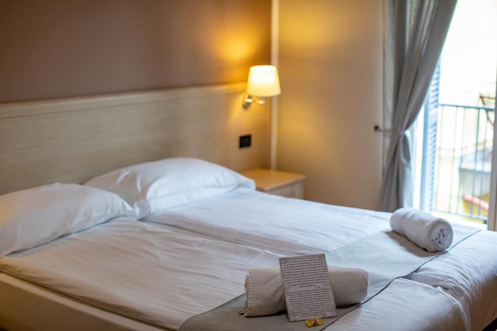 Postel nebo postele na pokoji v ubytování Hotel Novara