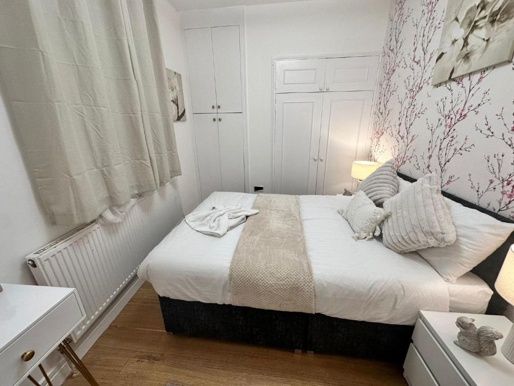 One Bedroom & Living Room Apartment in Central London, London (updated
