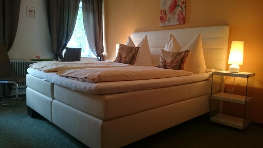 Łóżko lub łóżka w pokoju w obiekcie Gasthof Krisplwirt