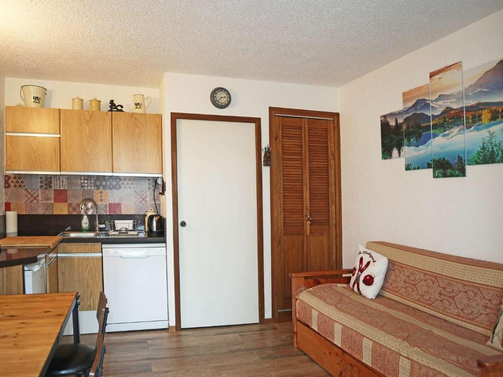 Studio rénové 6 pers, accès direct pistes, proche commerces et télésiège, balcon exposé Est - FR-1-322-461