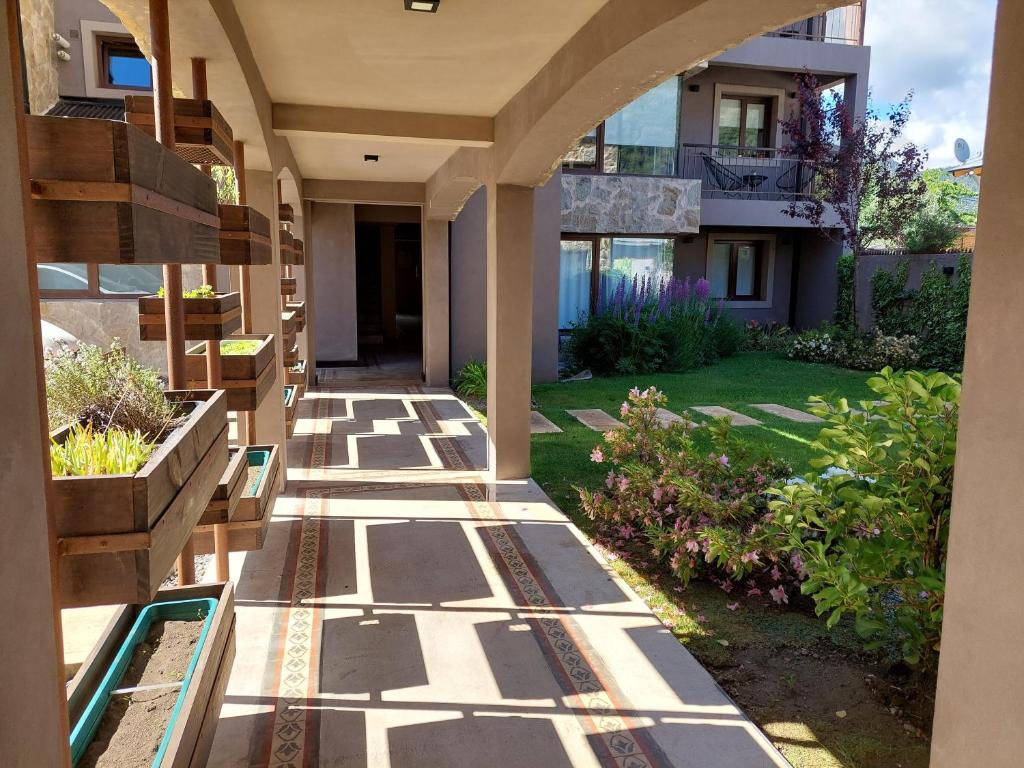 a walkway leading to a building with a yard at Antón SMAndes in San Martín de los Andes