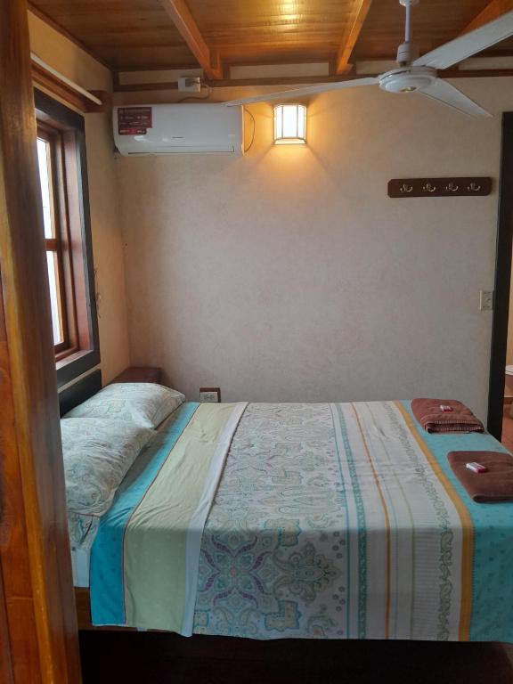 Postel nebo postele na pokoji v ubytování Hostal Hansi