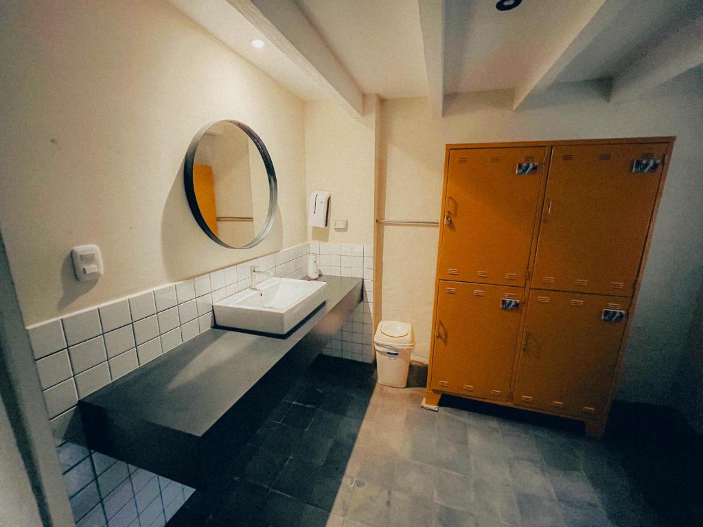 Viajero Lima - Barranco Hostel的一间浴室