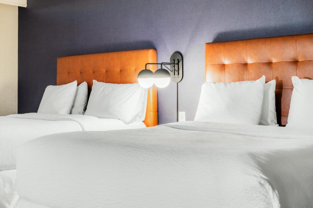 Wyndham Fallsview Hotel - 2 Queen Beds, City View, Non-Smoking