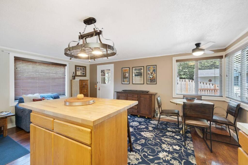 Cottage Near the Bay, Tillamook, OR