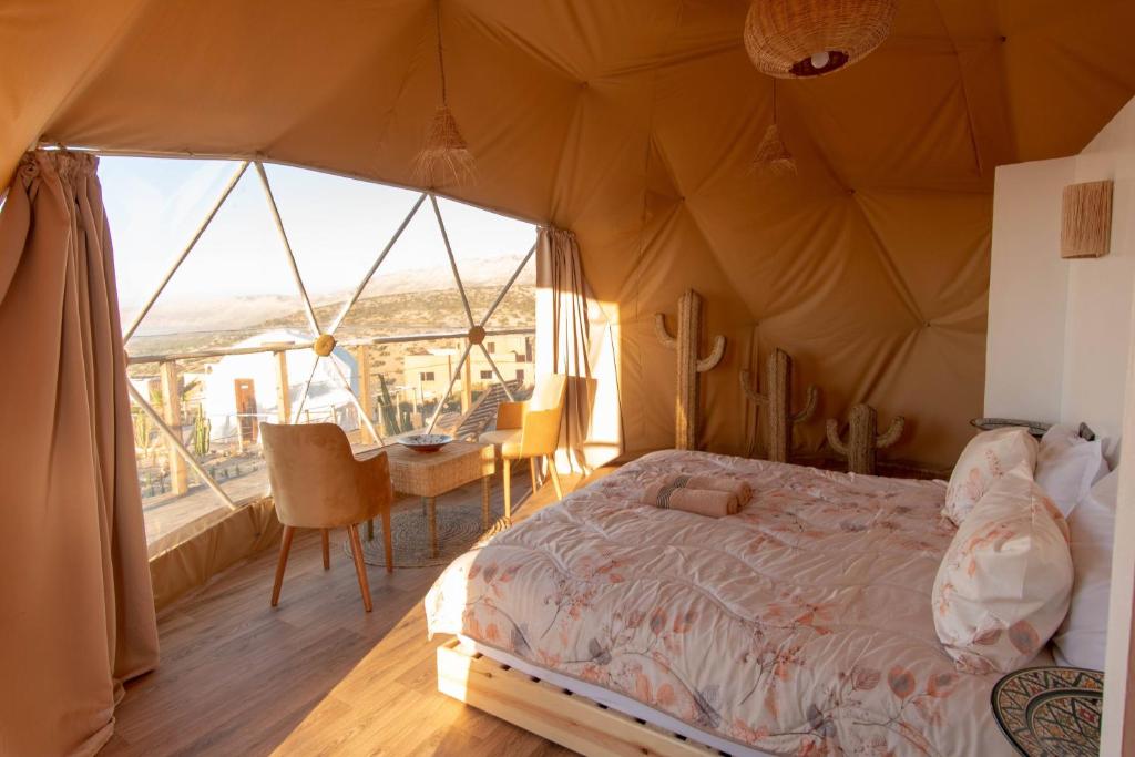 a bedroom with a bed in a tent at Timlalin Dome in Tamri
