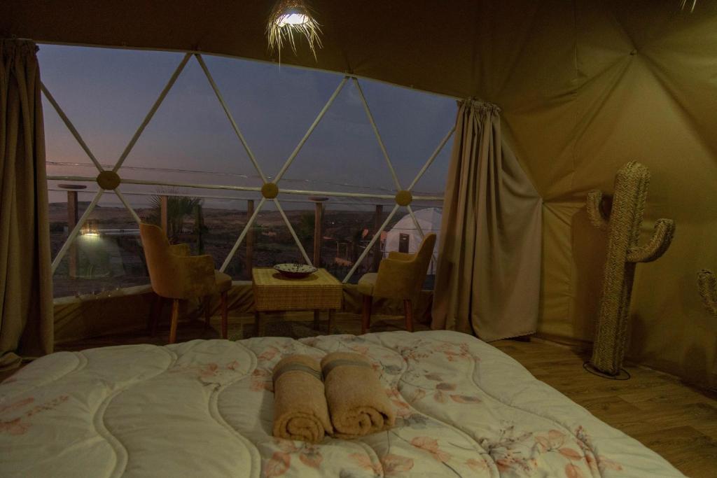 A bed or beds in a room at Timlalin Dome