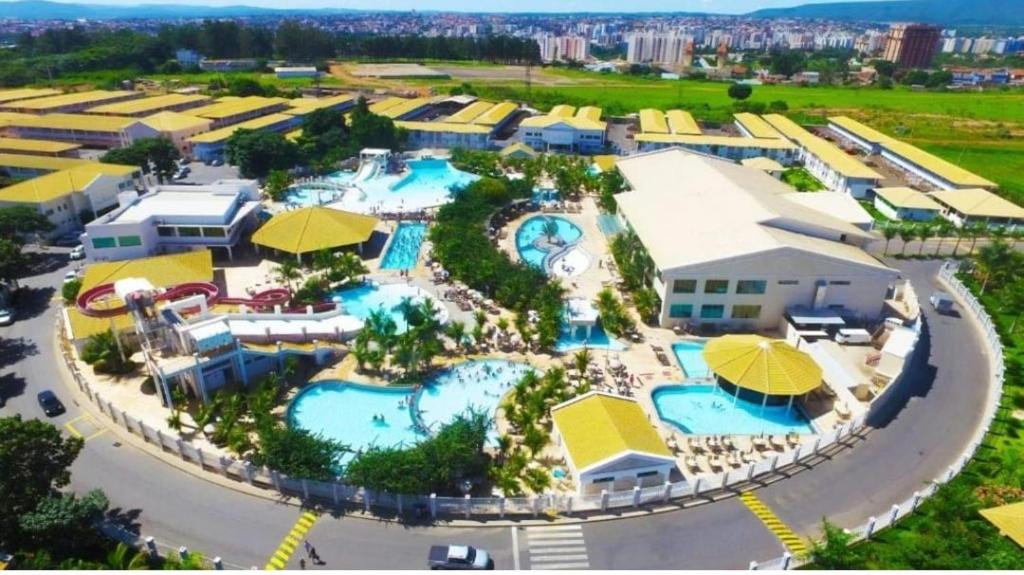 an aerial view of a resort with swimming pools at @nobrezafiori Apts particular localizado no LacquaDiroma Sem roupas de cama in Caldas Novas