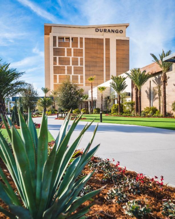 Ein Garten an der Unterkunft Durango Casino &amp; Resort